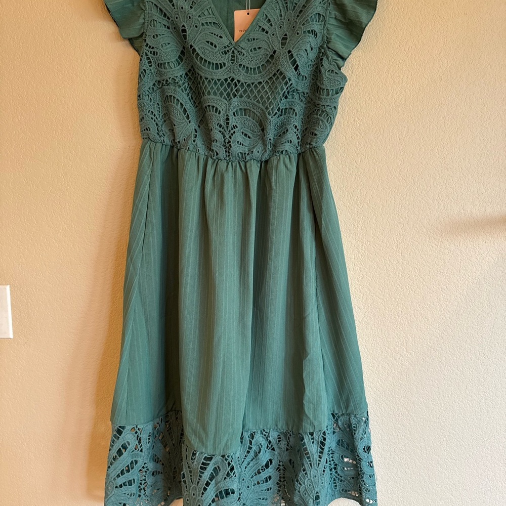 BloomChic Women’s Lace Dress